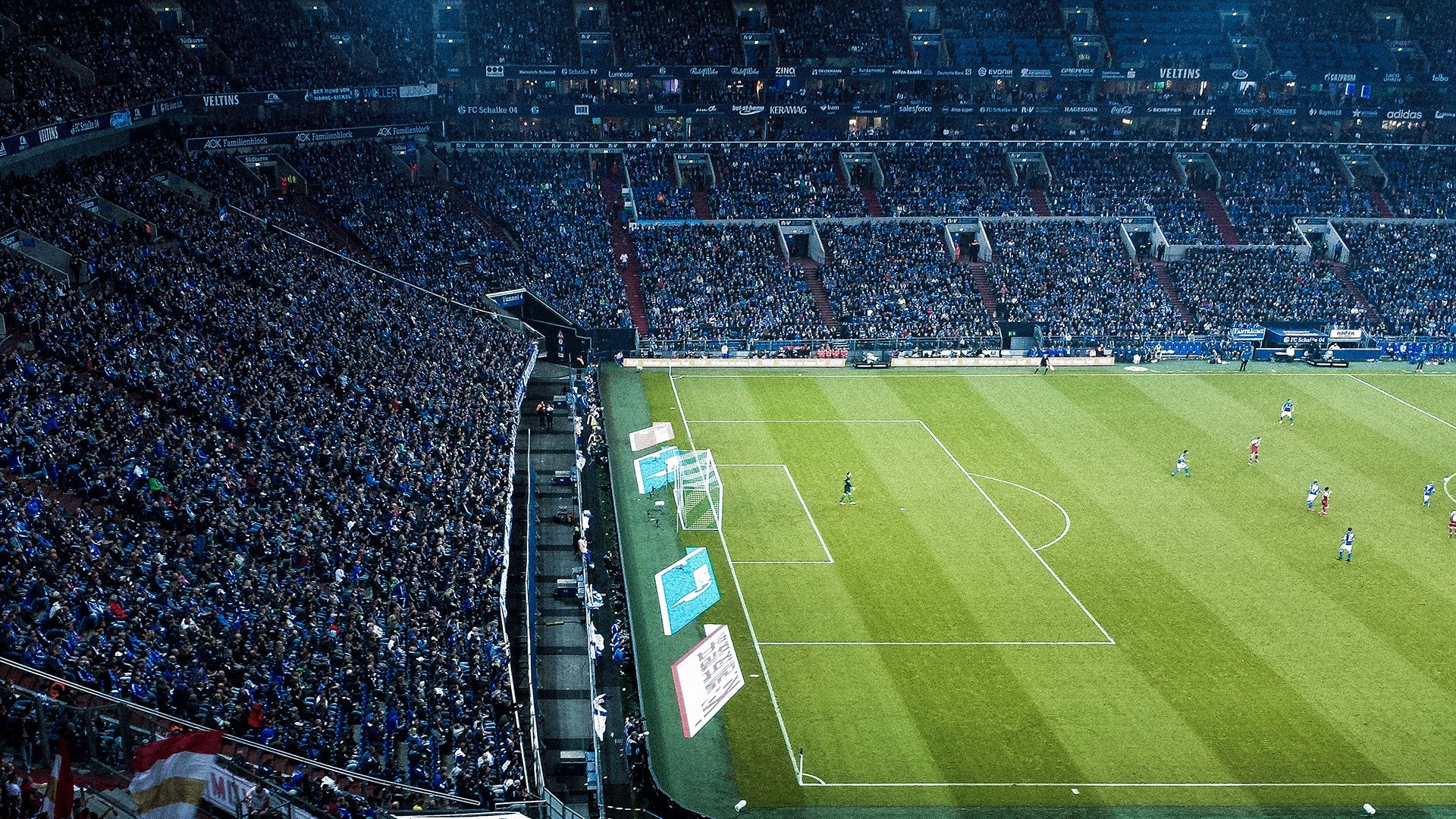 开云体育下载-英超冠军悬念加剧，各队争夺激烈，英超争冠2021