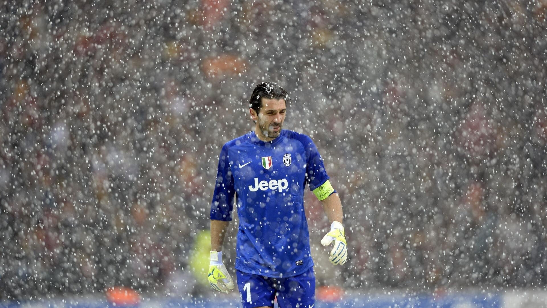 开云体育平台-赛场上的突发事件：危急时刻的应变与救援，比赛应急突发事项